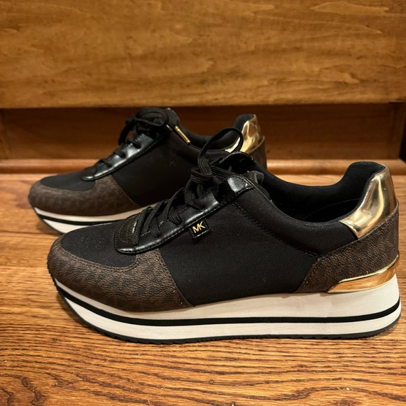 Michael Kors Sneakers - Picture 1 of 6